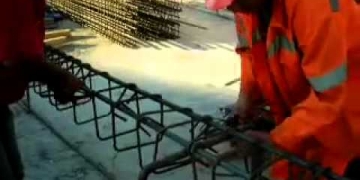 İşçilerin Etriye Bağlama Yarışı