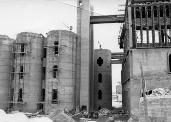 Ricardo Bofill Taller De Arquitectura Merkez Binası- Eski Çimento Fabrikasının Hayata Dönüşü