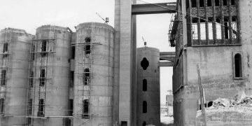 Ricardo Bofill Taller De Arquitectura Merkez Binası- Eski Çimento Fabrikasının Hayata Dönüşü