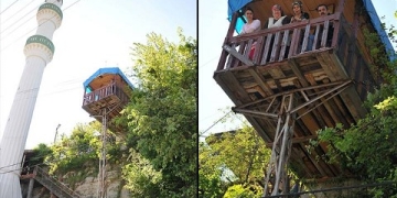 Elektrik Direğine Kulübe Yaptı