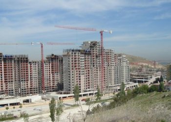 Deprem toplanma alanları AVM ve lüks site oldu!