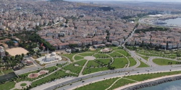 Pendik Belediyesi, arazideki fay hattının plandan silinmesini istedi.