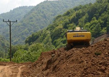 Yeşil Yol’da mahkeme ağaç kesimini durdurdu