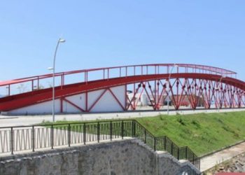 Trajikomik Köprü! Suyun Üstüne Değil Kenarına Yapılmış