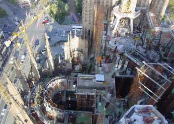 Bitmeyen yada Bitirilmeyen Kilise La Sagrada Familia