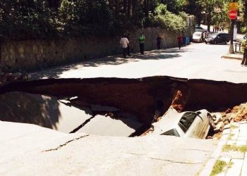 Çamlıca’da Yol Çöktü