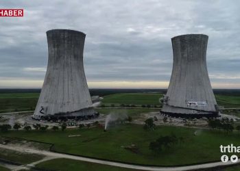 ABD’de Dev Soğutma Kuleleri Patlayıcılarla Yıkıldı (Video)