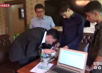 3 Mucit Öğrenci Akıllı Baret ile Dünya Birincisi Oldu