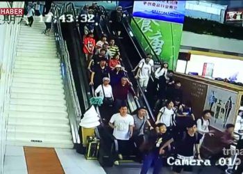 Turistlerin Üzerine Tavan Çöktü (Video)