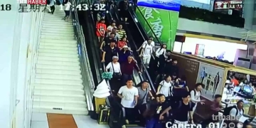 Turistlerin Üzerine Tavan Çöktü (Video)