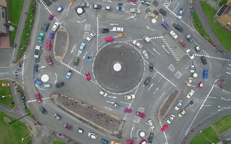 Dönel Kavşak (Roundabout) Nedir?