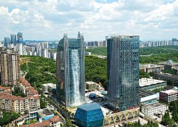 Cephesinde Şelale Bulunan Gökdelen!