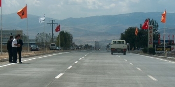 Köylere Beton Yol!
