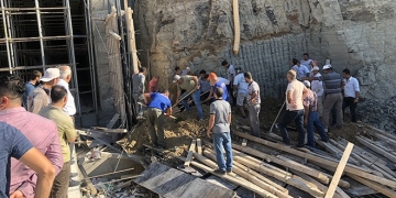 Hatay’da okulun istinat duvarı yapım aşamasında çöktü!