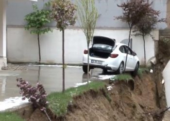 Aşırı Yağış Nedeniyle İstinat Duvarı Çöktü