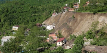 Heyelanla Mahalle Yok Oldu