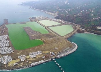 Denizin Üzerindeki Havalimanında Taş Dolgu Tamamlanıyor