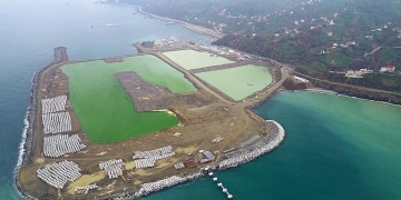 Denizin Üzerindeki Havalimanında Taş Dolgu Tamamlanıyor