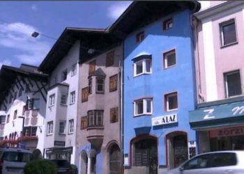 Avusturya’da Bordo Mavi Aşkı Duvar Boyatttı