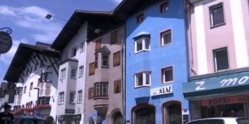 Avusturya’da Bordo Mavi Aşkı Duvar Boyatttı