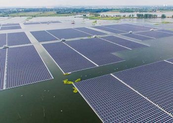 Dünyanın En Büyük Yüzen Güneş Enerji Santrali