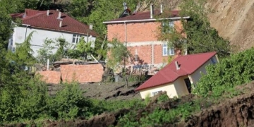 Heyelan Sonrasında 67 Bina Mühürlendi