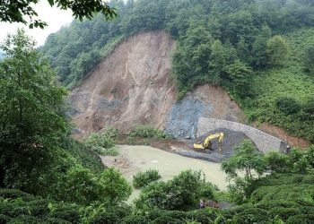 Rize’de Heyelan Felaketiyle Yol Kapandı