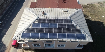Çatıda Elektrik Üretip Dağıtım Şirketlerine Satıyor