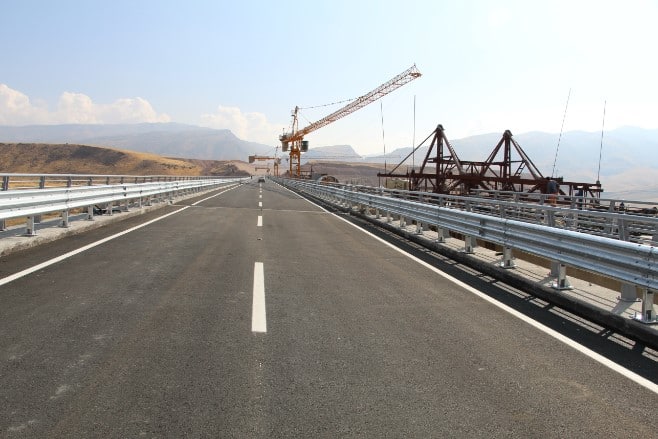1001 metre uzunluğundaki köprü trafiğe açıldı