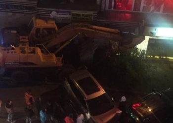 Freni Boşalan İş Makinesi Dehşet Saçtı