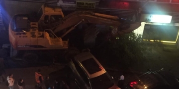 Freni Boşalan İş Makinesi Dehşet Saçtı