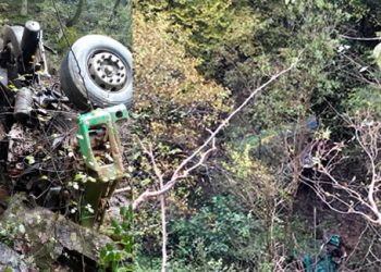 Hafriyat Yüklü Kamyon Uçuruma Yuvarlandı