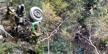 Hafriyat Yüklü Kamyon Uçuruma Yuvarlandı