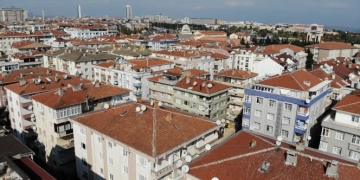 İstanbul Avcılar’da Birçok Vatandaş Hasarlı Evlerinden Taşınıyor