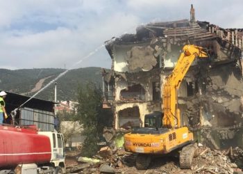 Körfez’de 10 ayda 26 riskli yapı yıkıldı