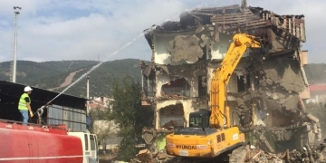 Körfez’de 10 ayda 26 riskli yapı yıkıldı