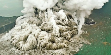 Okyanus Altındaki Yanardağ Patladı!