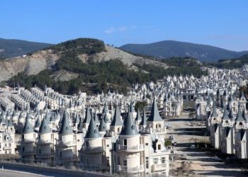 Bolu’daki şato tipi evler 2021 yılında bitecek