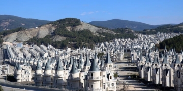 Bolu’daki şato tipi evler 2021 yılında bitecek