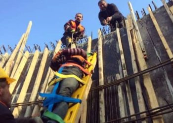 7 metreden kuyuya düşen işçiyi itfaiye kurtardı