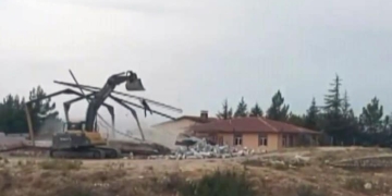 Duvarın altında kalan işçi hayatını kaybetti