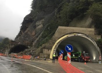 Uzungöl Yolunda Heyelan Meydana Geldi