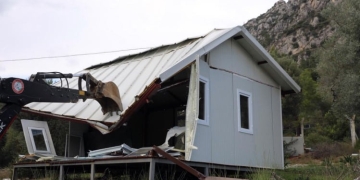 Akbük’te yıkımlar yeniden başladı
