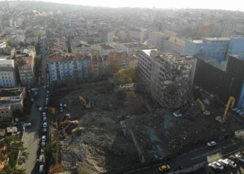 Çapa Diş Hekimliği Fakültesi’nde yıkım çalışmaları devam ediyor