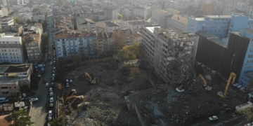 Çapa Diş Hekimliği Fakültesi’nde yıkım çalışmaları devam ediyor