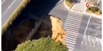 Çin’de metro inşaatında yol çöktü: 3 kişi kayıp