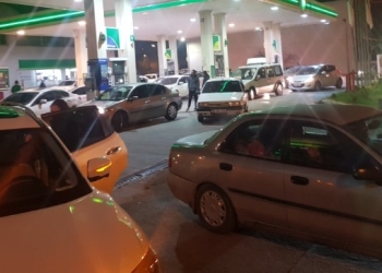 Depremden sonra vatandaşlar benzinliklere akın etti