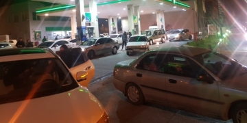 Depremden sonra vatandaşlar benzinliklere akın etti