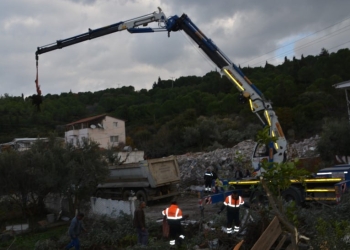 İzmir’de ormanlık alana inşa edilen 7 ev yıkıldı