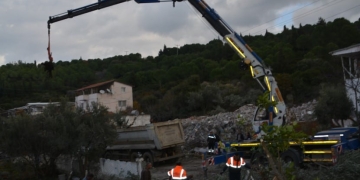 İzmir’de ormanlık alana inşa edilen 7 ev yıkıldı